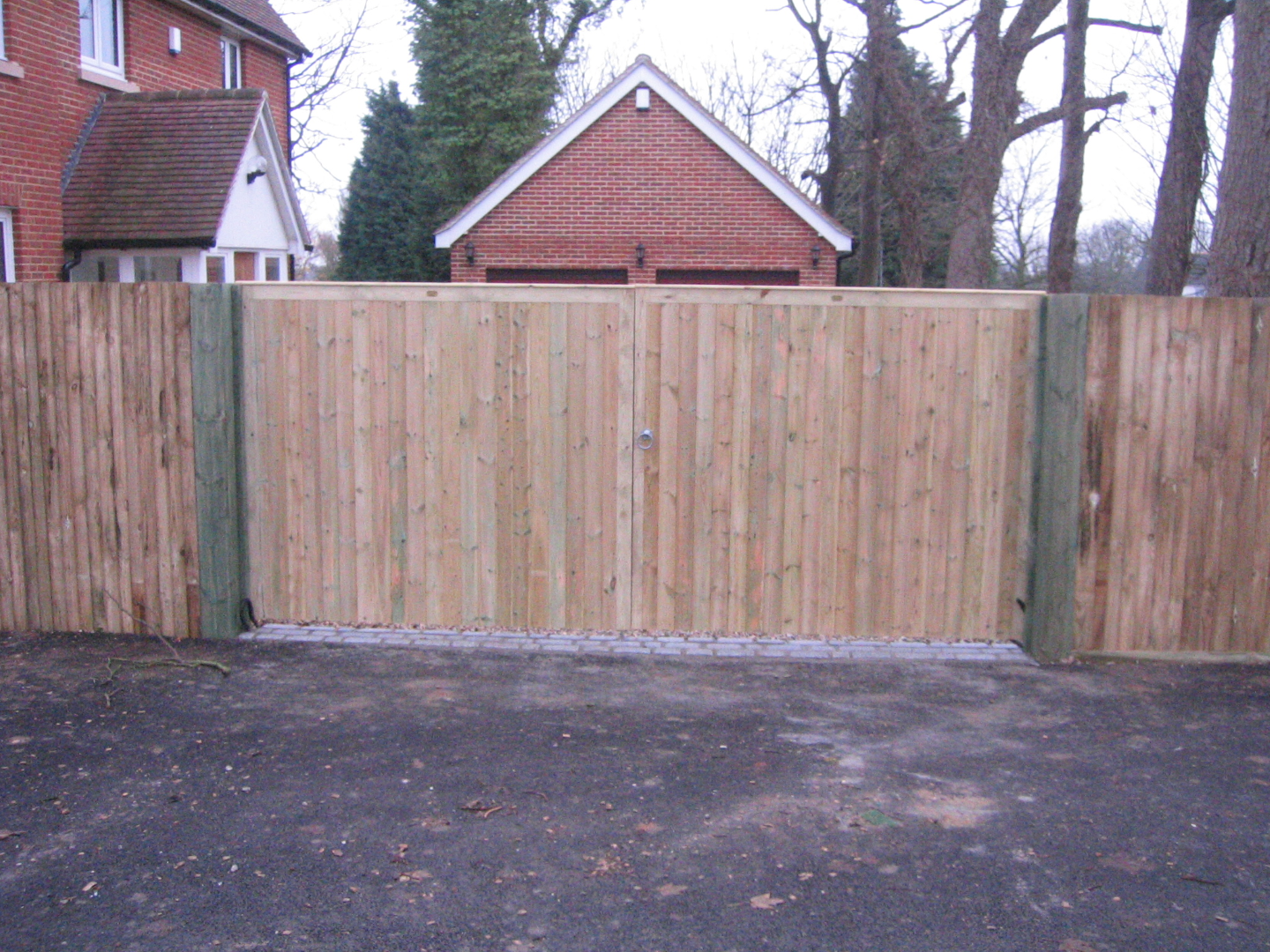 Metal Inner Framed Gates featured iamge